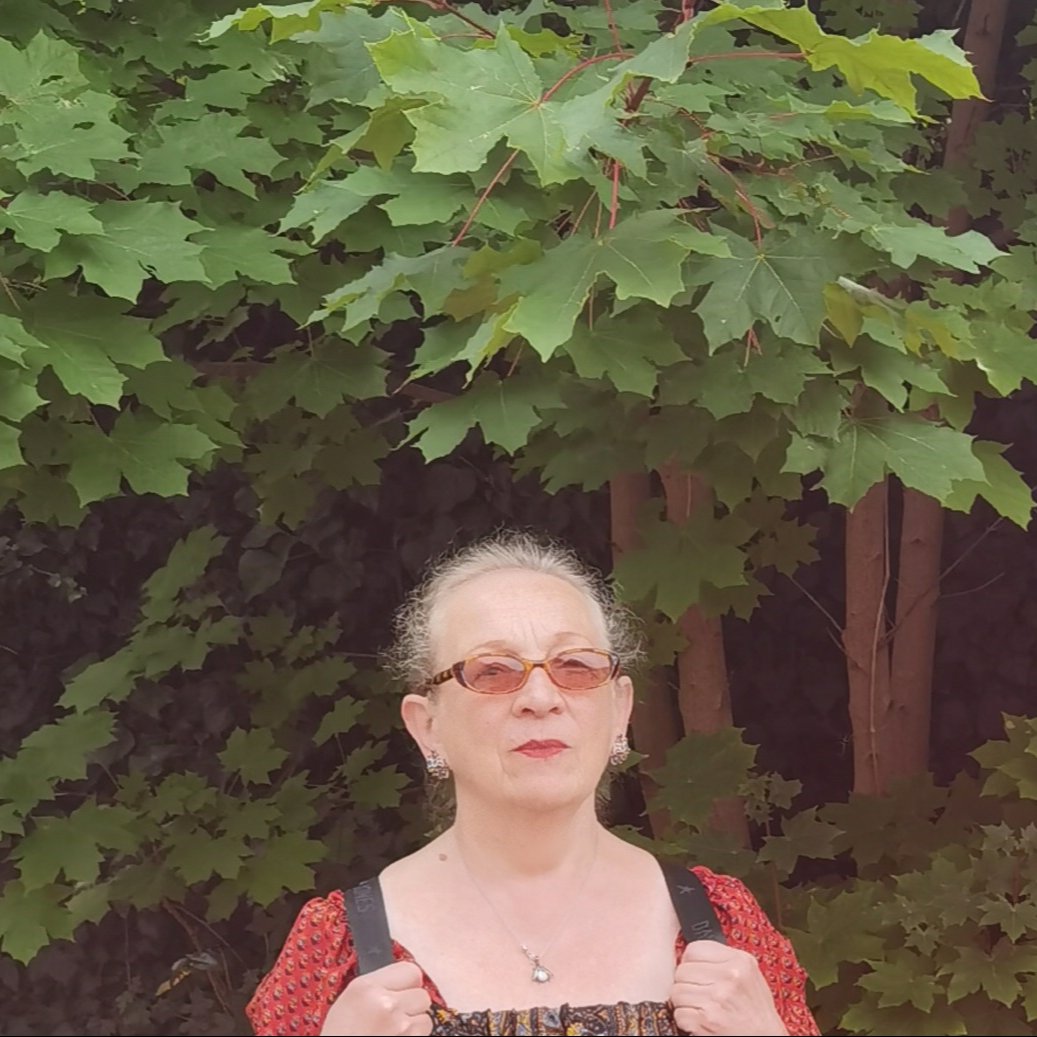 Гид Сусанна