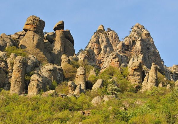 Каменные идолы горы Демерджи (путешествие через весь Крымский полуостров) - фото 1