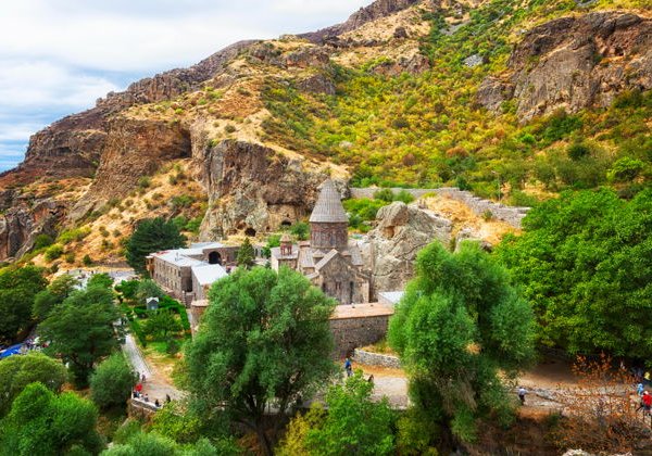 Знакомство с Арменией: храм Гарни, монастырь Гегард и озеро Севан - фото 2
