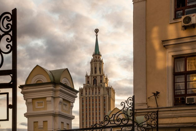 Фото экскурсии - Высотка гостиницы «Ленинградская» и тайны Каланчёвки - 4