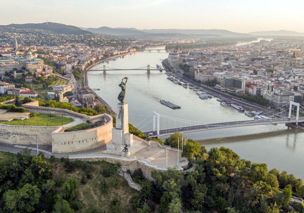 Прогулочный полет на самолете над Будапештом - фото 2