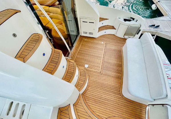 Прогулка на VIP-яхте с купанием или рыбалкой - фото 2
