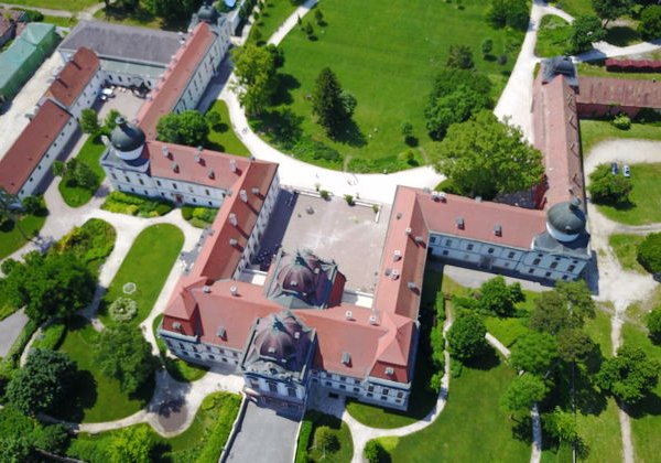 Дворец в Гёдёллё и город мастеров Сентендре - фото 3