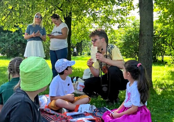 Экскурсия-квест по Александровскому саду для детей и их послушных родителей