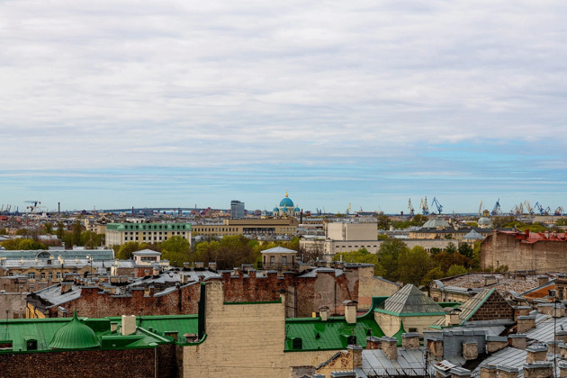 Питерское комбо: подъем на крышу + променад по дворам-колодцам и парадным