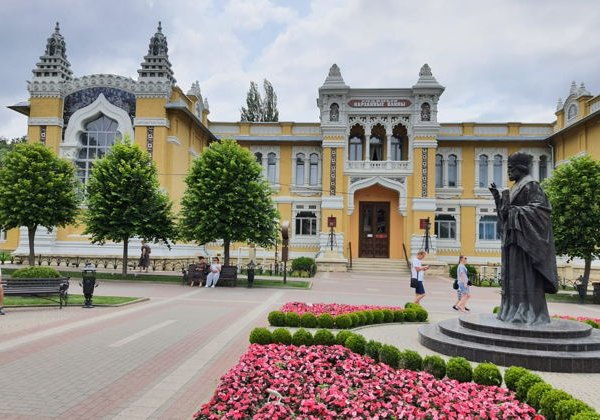 От старинных храмов к зеленым полянам: Очарование Кисловодска - фото 4