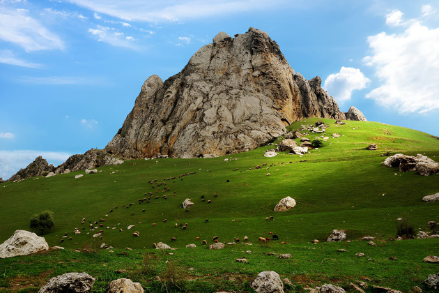 Гора Бешбармаг, Агатовые горы и Розовое озеро в мини-группе (обед включен)