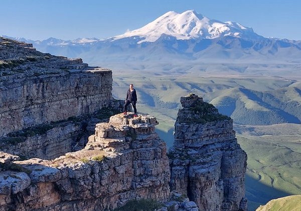 Бермамыт в сопровождении якутской красотки  - фото 4