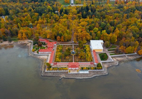 Индивидуальная экскурсия в Петергоф на минивене - фото 1