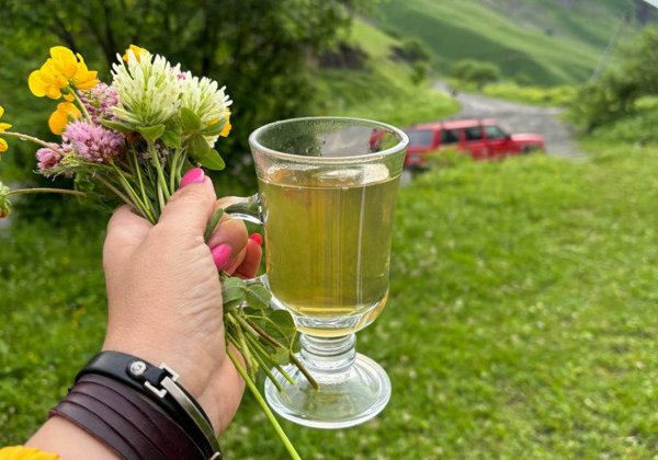Вечер с душистым чаем — в горах Осетии