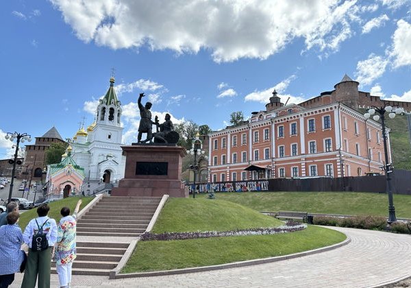 Индивидуальная обзорная экскурсия по городу на минивэне до 7 человек - фото 1