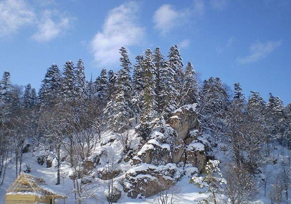 Зима в Лаго-Наки: катание на санках, отдых на термальном источнике - фото 1