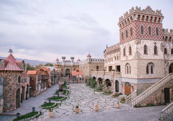 Секреты Винного замка, армянского алфавита и храма на краю обрыва