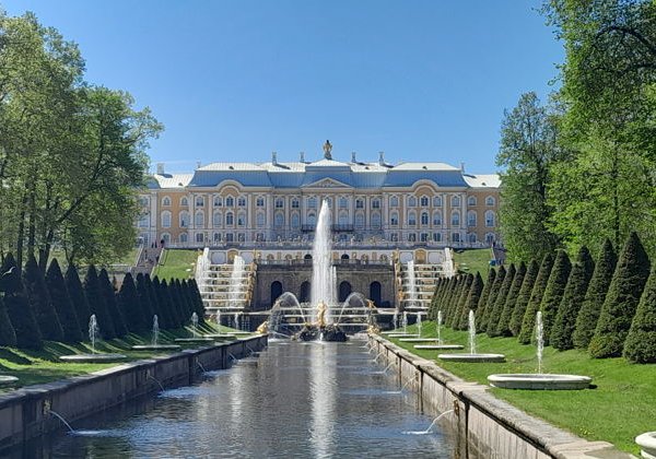 В Петергоф с профессиональным краеведом на комфортабельном автомобиле - фото 2