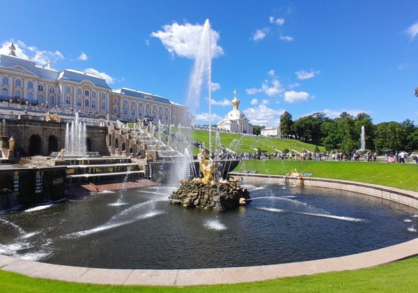 В Петергоф с профессиональным краеведом на комфортабельном автомобиле - фото 3