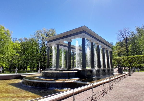 В Петергоф с профессиональным краеведом на комфортабельном автомобиле - фото 4