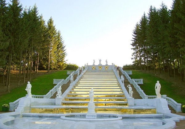 В Петергоф с профессиональным краеведом на комфортабельном автомобиле - фото 1