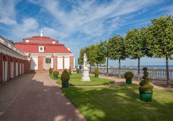 В Петергоф с профессиональным краеведом на комфортабельном автомобиле - фото 3