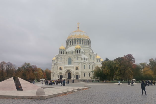 В Кронштадт на комфортабельном автомобиле с профессиональным краеведом - фото 2