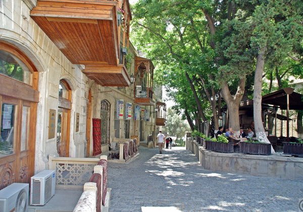Старый город Баку и дом-музей братьев Нобель - фото 3
