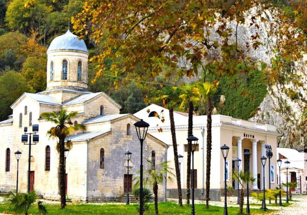 Обзорная экскурсия по городу Новый Афон - фото 1