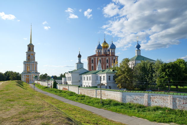 Кремль со стихами Есенина-2