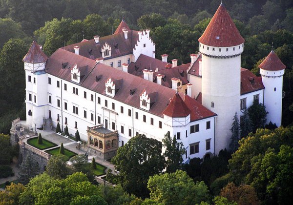 Замок Сихров, завод «Гранат Турнов», музей Шкода