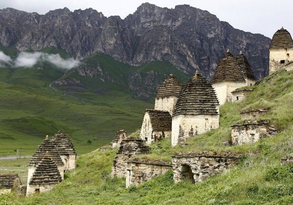 Восточная Алания: Кармадон, город мертвых Даргавс, Куртатинское ущелье  - фото 2