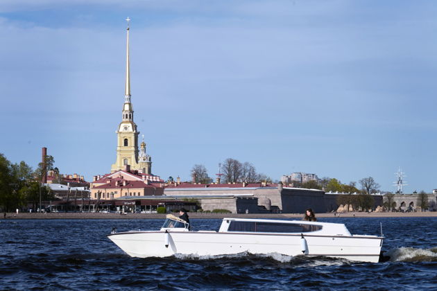 Прогулка на венецианском такси по рекам и каналам Петербурга-1