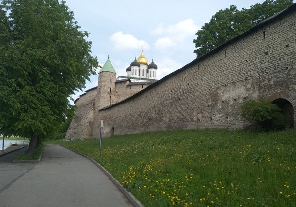 Псковский Кремль — дом Святой Троицы