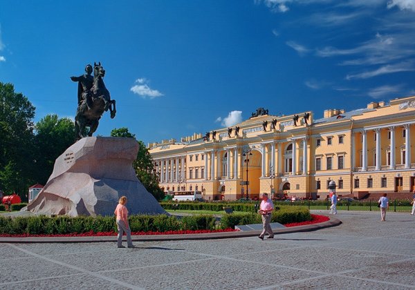 Обзорная экскурсия по Санкт-Петербургу на автомобиле
