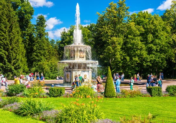 Экскурсия в Петергоф на автомобиле: фонтаны и малый дворец на выбор - фото 4
