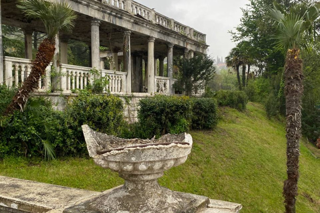 Фото - экскурсия: Фото-тур в Абхазию забытые здания: Гагра, Мандариновый сад и Пицунда!