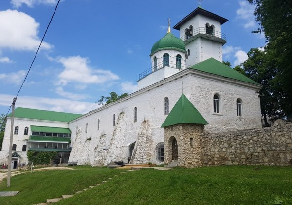 Свято-Михайловский монастырь и отдых на термальном источнике