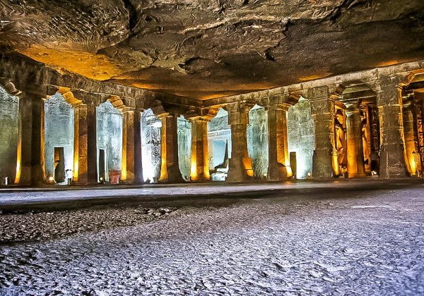 Обитель богов Эллора и фрески жизни в Аджанте - фото 3