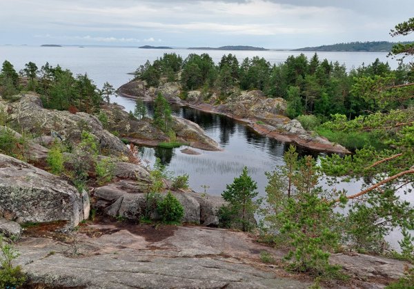 Водная прогулка на катере по Ладожским шхерам 