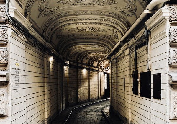 Необычные дворы и парадные Петербурга на приватной прогулке - фото 2