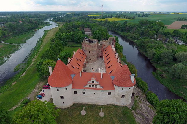 Дворцы и замки Курляндского и Земгальского герцогства - фото 1