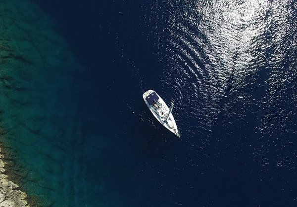 Фотосессия на парусной яхте, купание в бухте и встреча заката. 