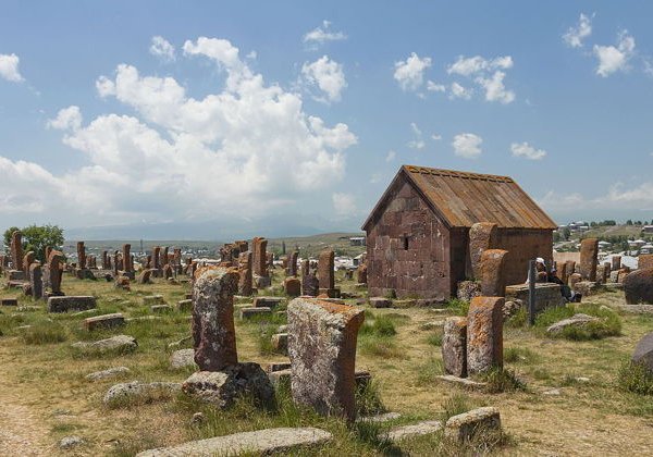 Священные места Севана: Озеро Севан — Монастырь Айраванк — Хачкары Норатуса - фото 3