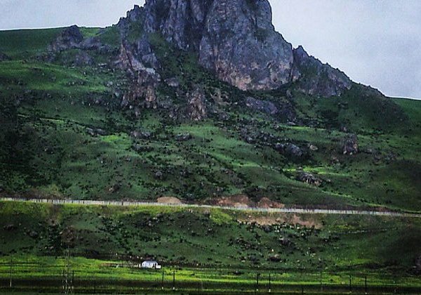 Агатовые горы Хызы, скала Бешбармак, розовое озеро  и народная магия!  - фото 4
