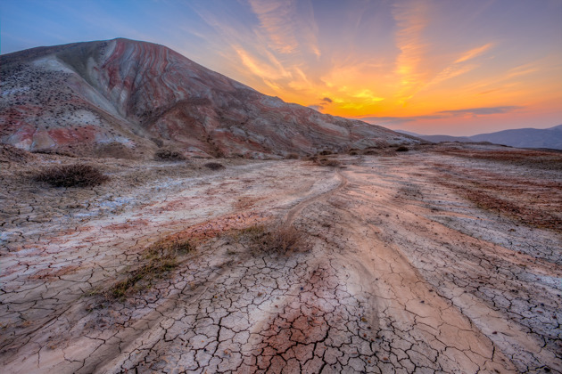Фото - экскурсия: «Там, где земля меняет цвет и горит огнём»
