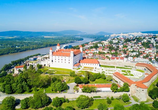 Уют старого города и холм Братиславского замка - фото 3