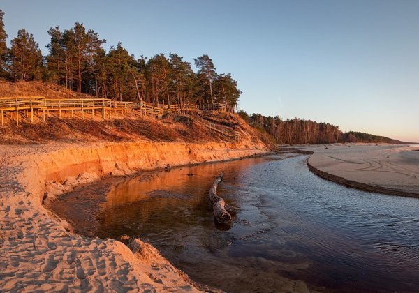 Саулкрасти — это тоже берег моря.