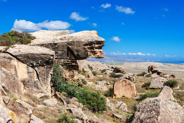 Фото экскурсии - Гобустан: грязевые вулканы, петроглифы, мечеть "Биби-Эйбат", нефтяная вышка - 13