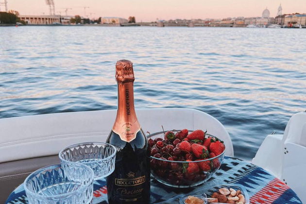 Фото экскурсии - Вечерняя экскурсия на катере по Неве с наблюдением за разводом мостов - 14