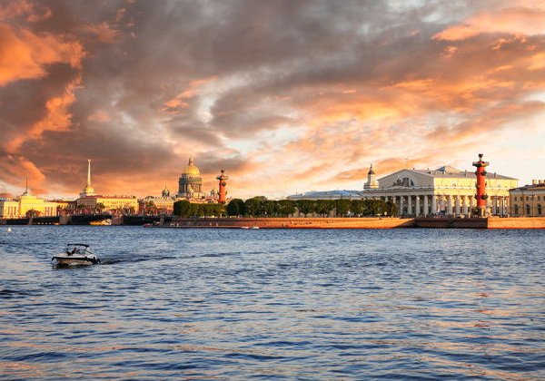 Прогулка на каютном катере по рекам и каналам Петербурга - фото 3