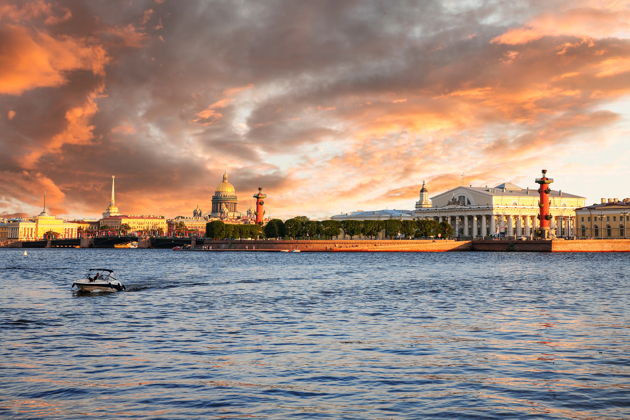 Фото экскурсии - Прогулка на каютном катере по рекам и каналам Санкт-Петербурга - 7