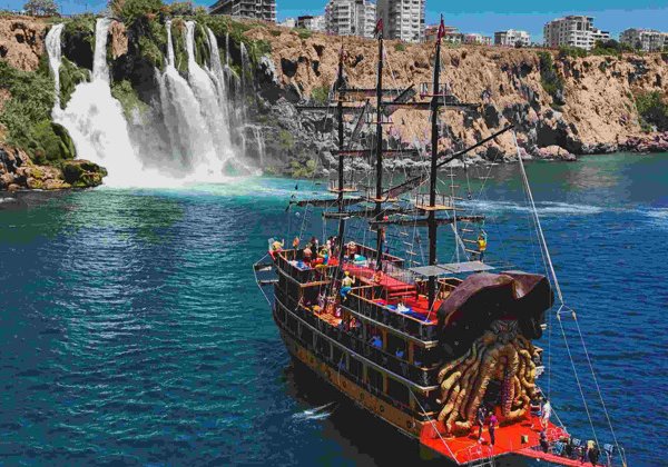 По Средиземному морю — на пиратской яхте (с купанием)