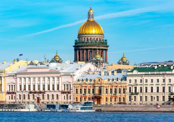 Индивидуальная VIP-прогулка на 6-ти местном катере - фото 1